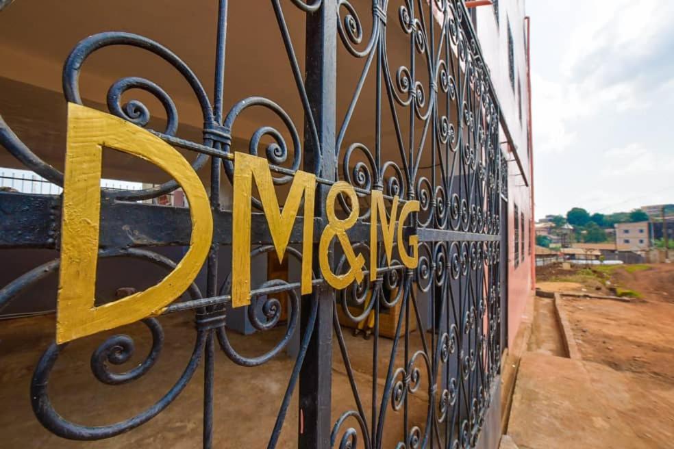 Appartements Neuf De Haut Standing Dm & Ng A Bafoussam Buitenkant foto