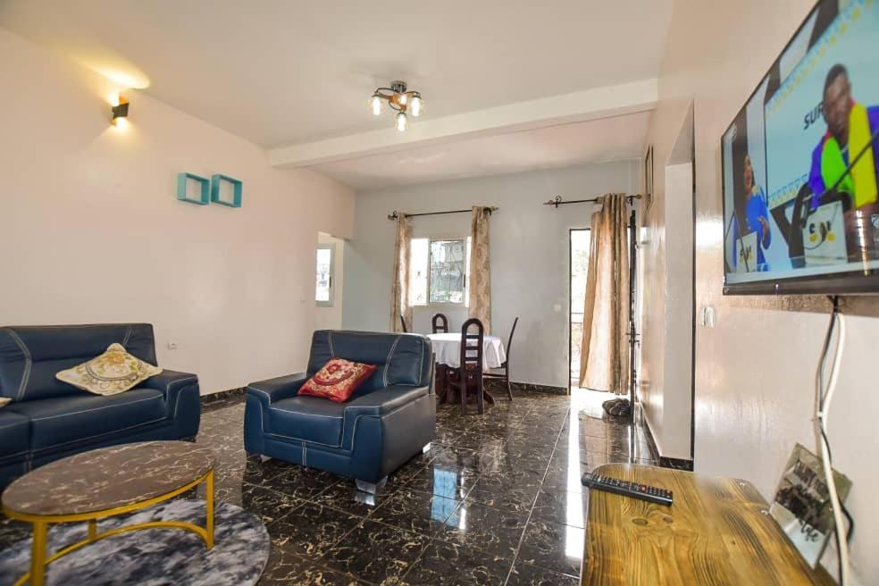 Appartements Neuf De Haut Standing Dm & Ng A Bafoussam Buitenkant foto