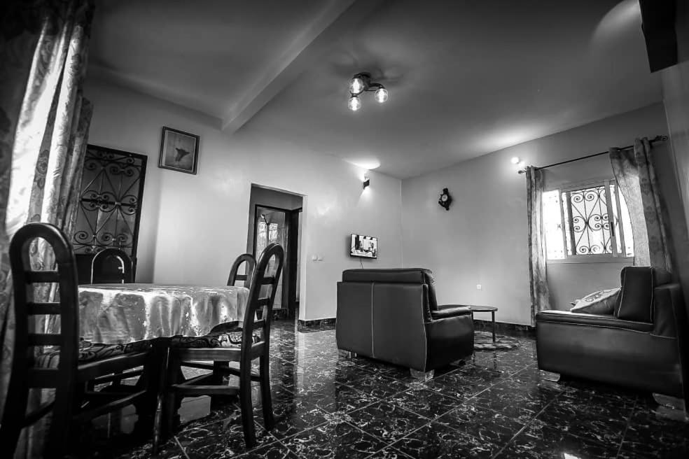 Appartements Neuf De Haut Standing Dm & Ng A Bafoussam Buitenkant foto