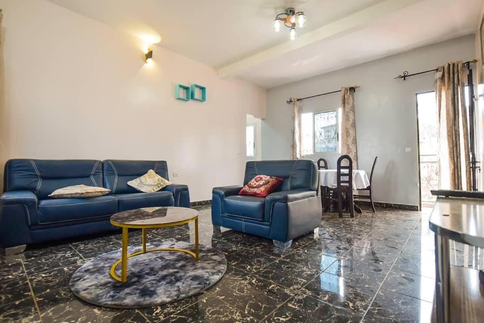 Appartements Neuf De Haut Standing Dm & Ng A Bafoussam Buitenkant foto