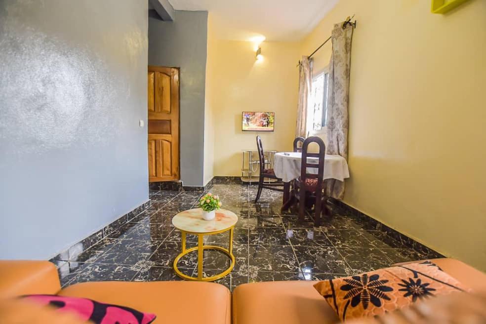 Appartements Neuf De Haut Standing Dm & Ng A Bafoussam Buitenkant foto